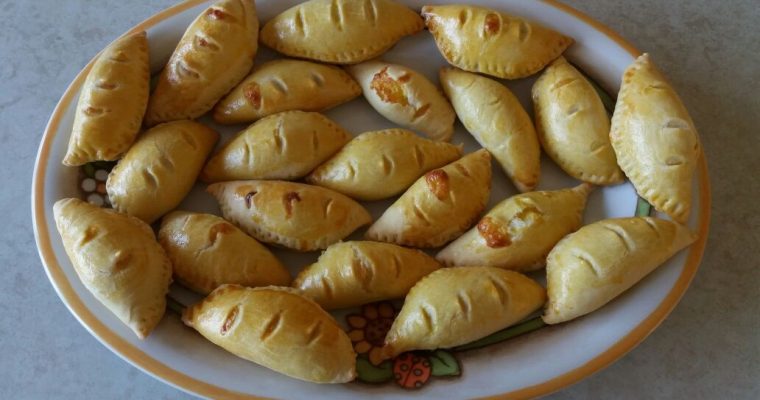 Pastoni (o fiadoncini) di ricotta e formaggio